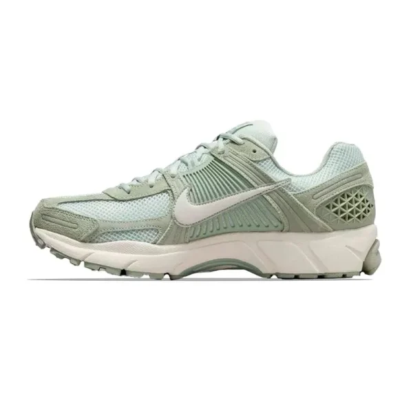 NIKE ZOOM VOMERO 5